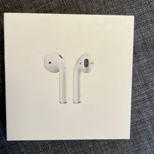 Used Apple AirPods (2nd Gen) w/ Wireless Charging Case. Right AirPod not working